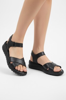 26-103S TAM Ortopedik Taban Günlük Kadın Sandalet Terlik Siyah Sandalet - ISPARTALILAR