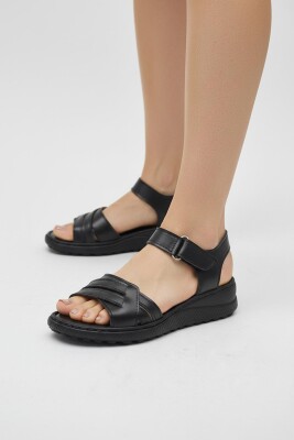 26-105S TAM Ortopedik Taban Günlük Kadın Sandalet Terlik Siyah Sandalet - ISPARTALILAR